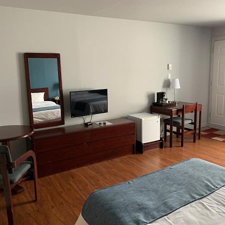 Metabetchouan Motel Le Rond Point מראה חיצוני תמונה