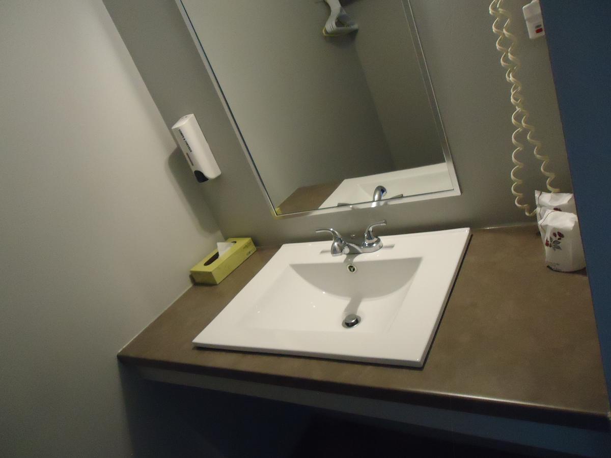 Metabetchouan Motel Le Rond Point מראה חיצוני תמונה