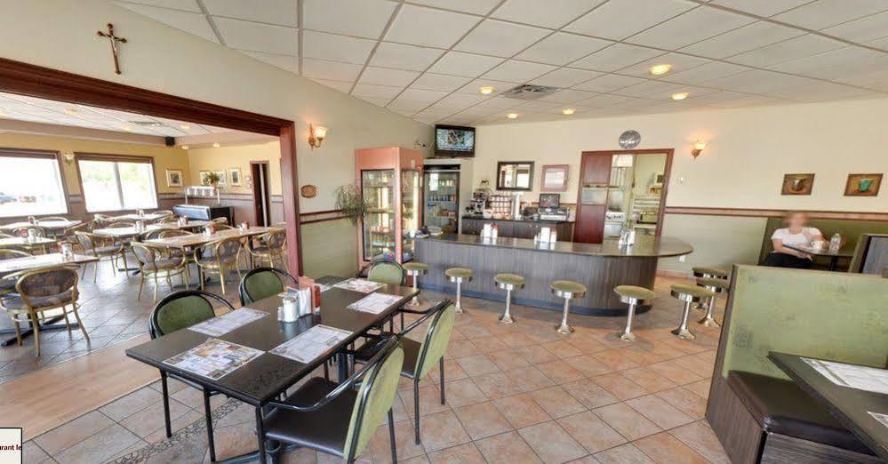 Metabetchouan Motel Le Rond Point מראה חיצוני תמונה