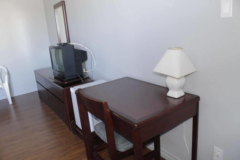 Metabetchouan Motel Le Rond Point מראה חיצוני תמונה