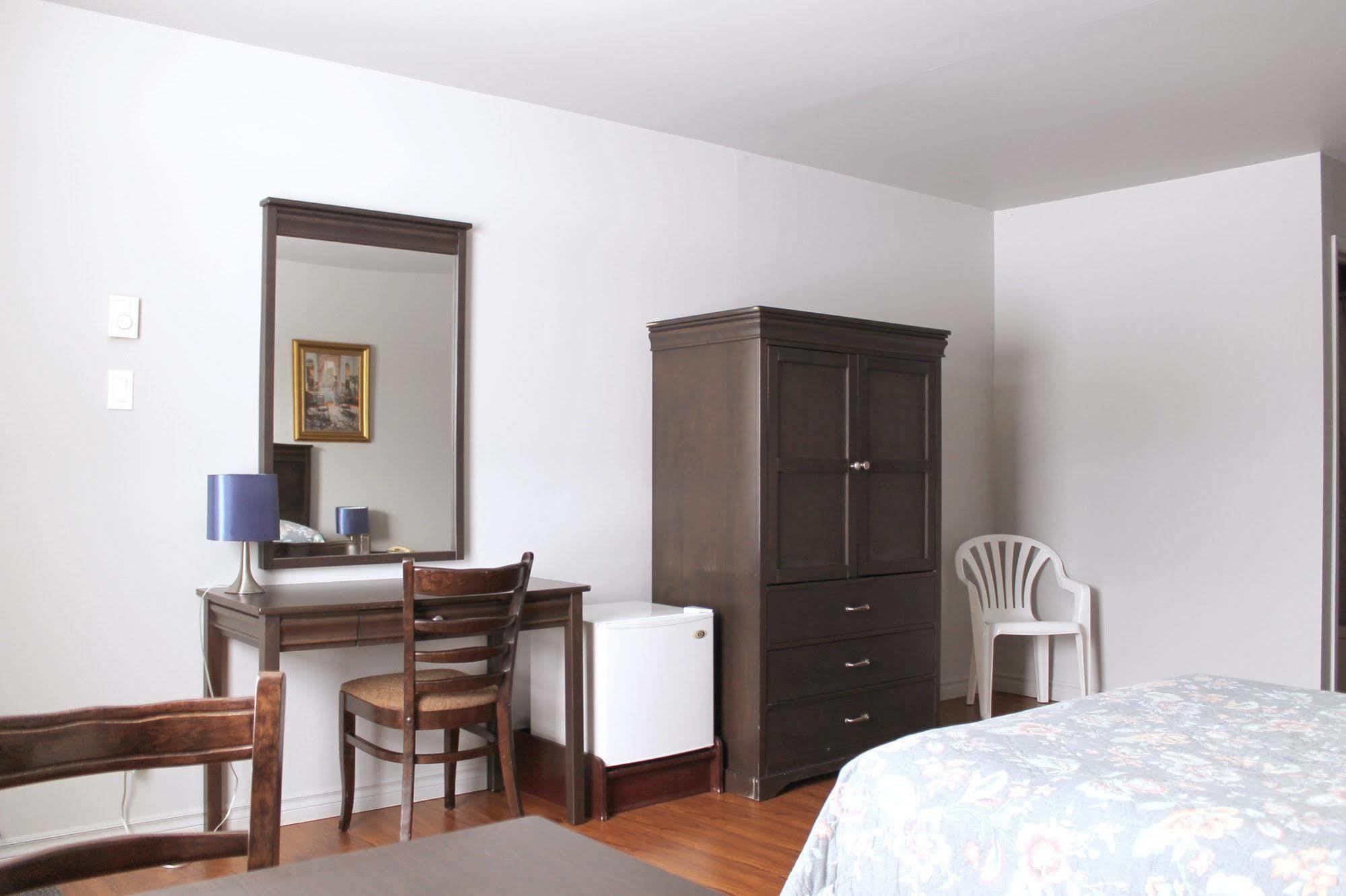 Metabetchouan Motel Le Rond Point מראה חיצוני תמונה