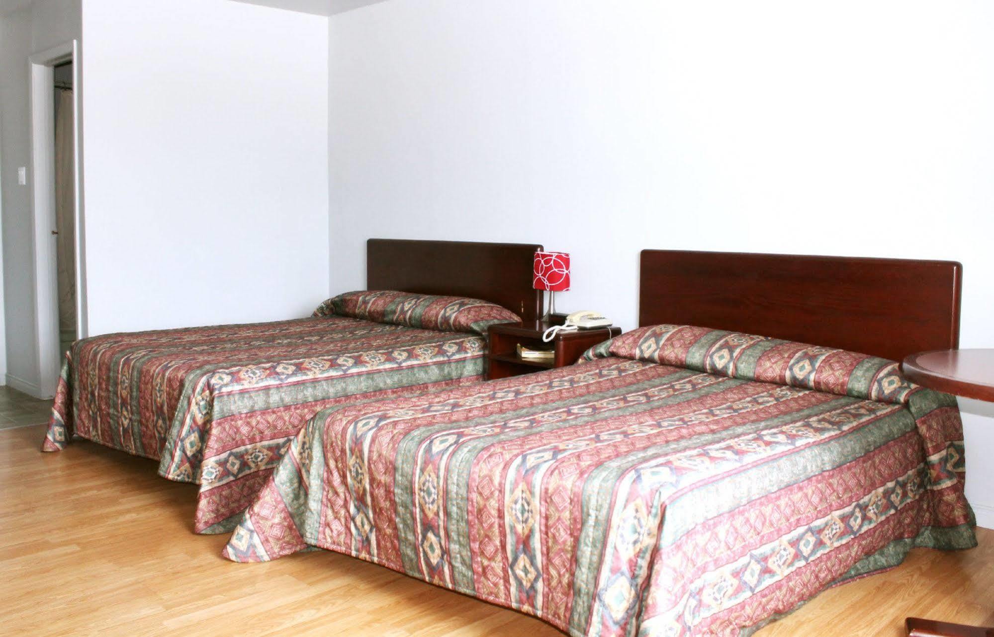 Metabetchouan Motel Le Rond Point מראה חיצוני תמונה