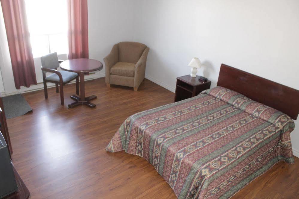 Metabetchouan Motel Le Rond Point מראה חיצוני תמונה