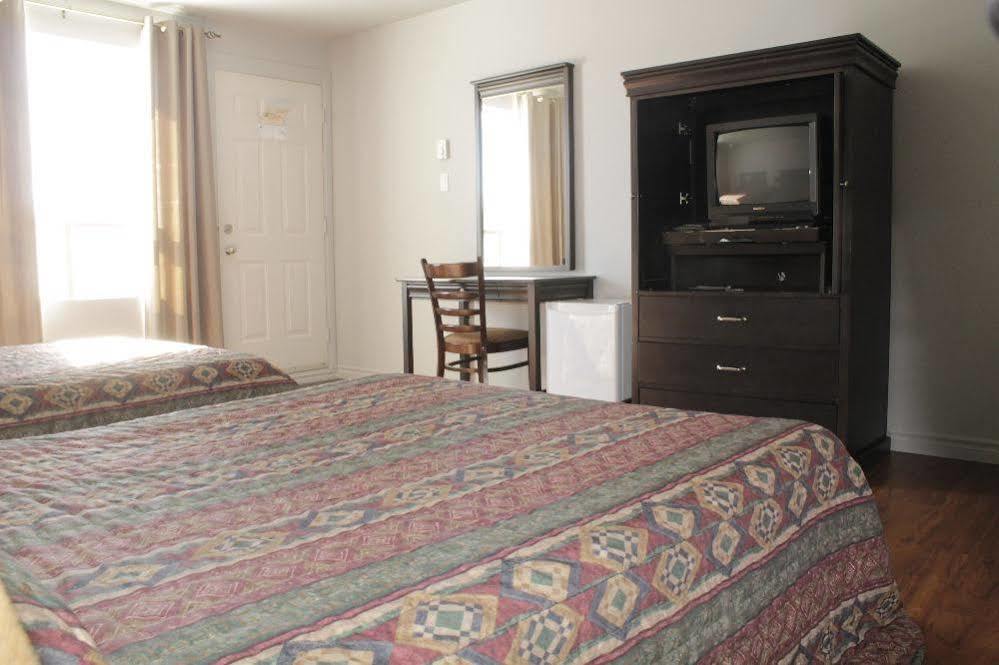 Metabetchouan Motel Le Rond Point מראה חיצוני תמונה