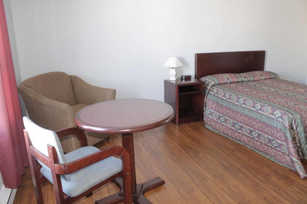 Metabetchouan Motel Le Rond Point מראה חיצוני תמונה