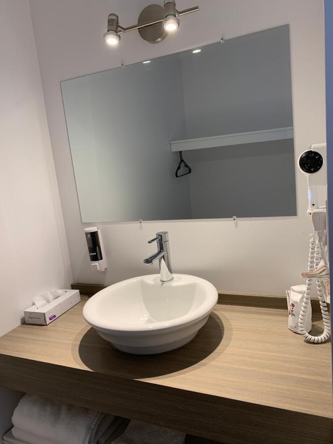 Metabetchouan Motel Le Rond Point מראה חיצוני תמונה