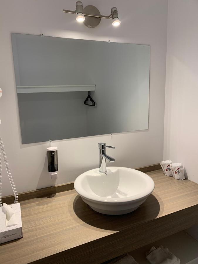 Metabetchouan Motel Le Rond Point מראה חיצוני תמונה